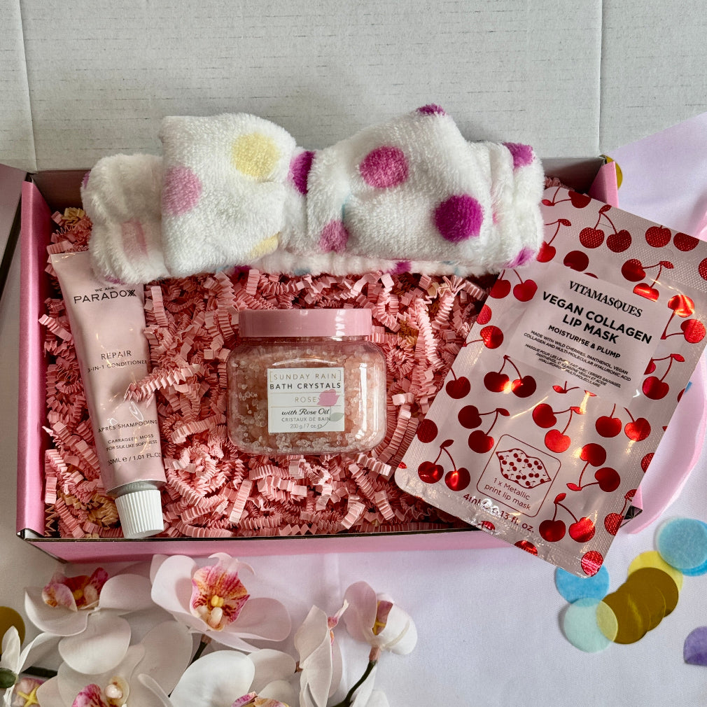 Mums treatbox including skincare, edible treats and keepsakes with a mothers day themed note card
