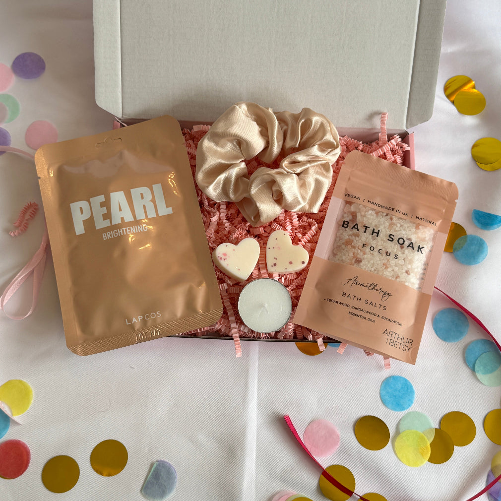Mums treatbox including skincare, edible treats and keepsakes with a mothers day themed note card
